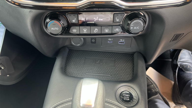 Nissan Juke 1.0 DiG-T Tekna 5dr DCT Petrol Hatchback